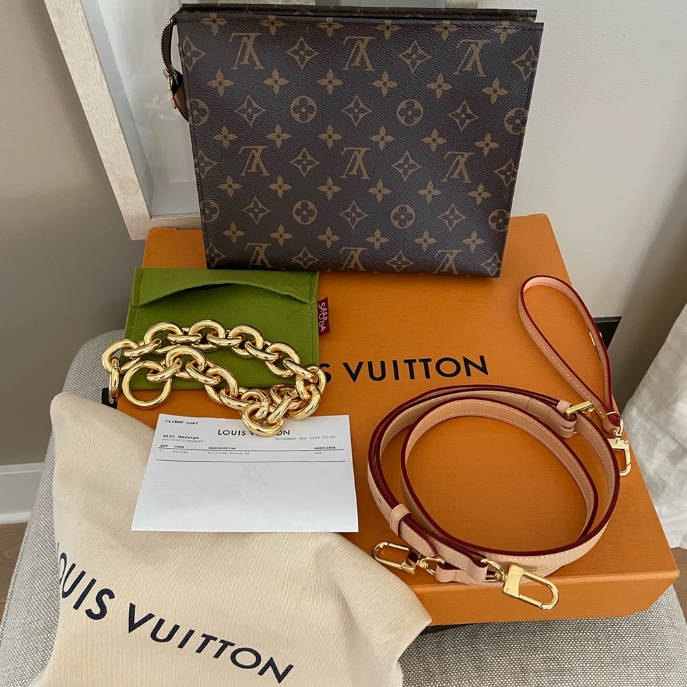 Louis Vuitton toiletry 26